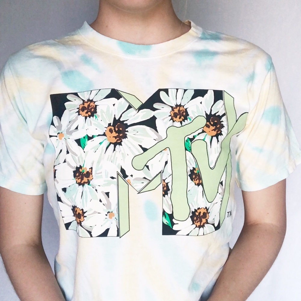 MTV NWOT Graphic Tee - Picture 2 of 4